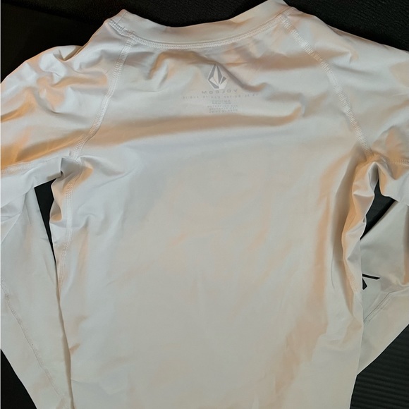 EUC boys youth VOLCOM white rash guard, SPF 50, size XL - Picture 4 of 4